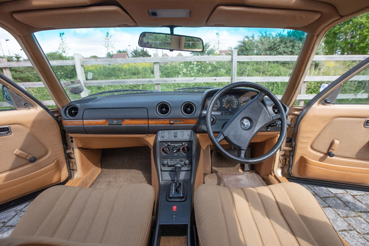 1983 Mercedes-Benz W123 Image 9